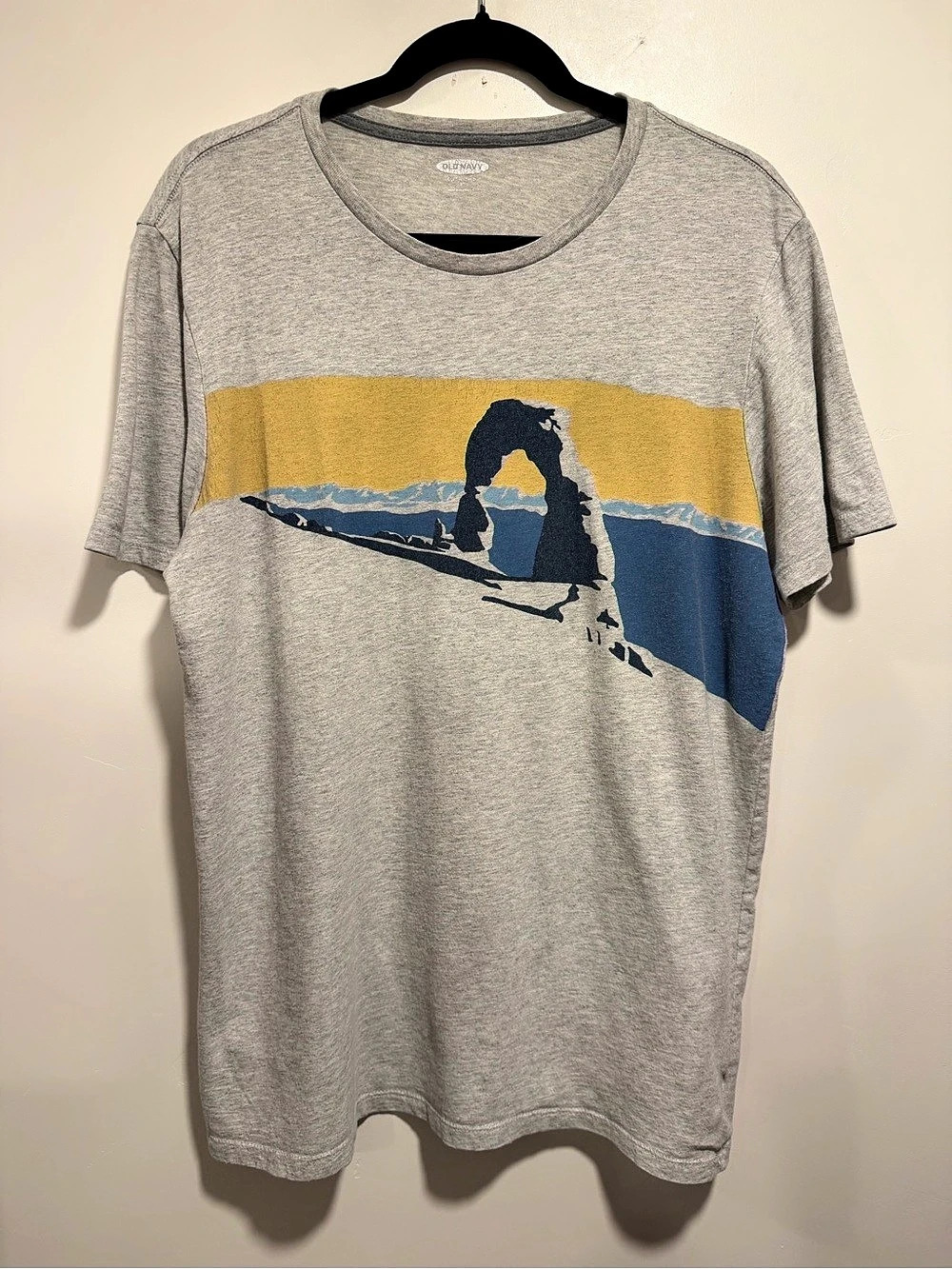 Old Navy Utah Arches graphic tee